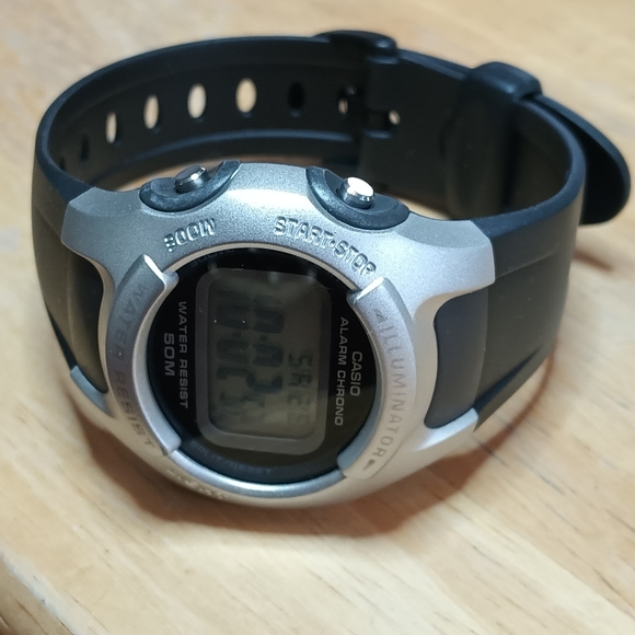 X Casio Alarm Chrono Illuminator 39mm silver case, black wrist band Illumina - Picture 2 of 12